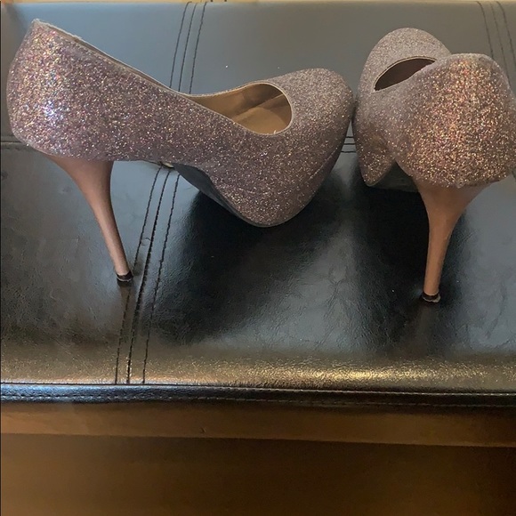 Heels - Picture 5 of 6